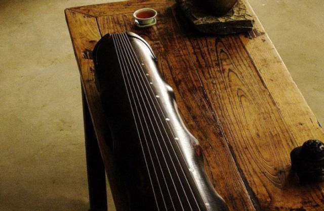 黔西南布依族苗族自治州古琴蕴含的传统文化，一把古琴制备出来要两年的时间